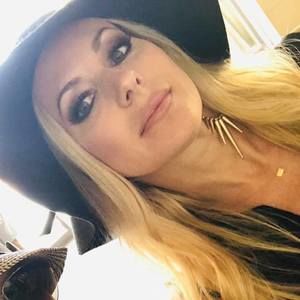 Meet your Posher, Shelena